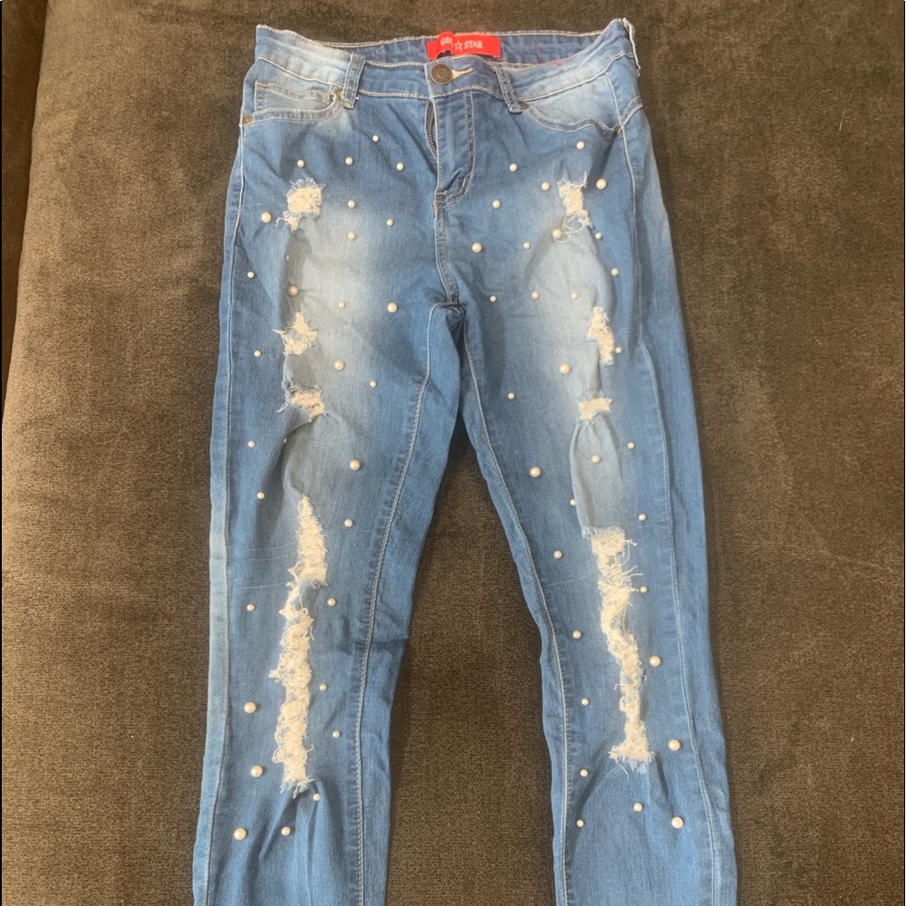 Did someone say fashion? Checkout these denim and pearl jeans💋